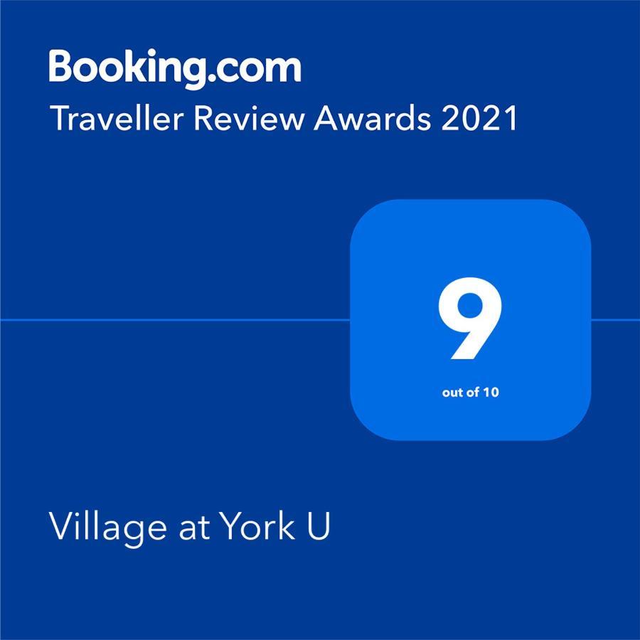 Village At York U Торонто Экстерьер фото